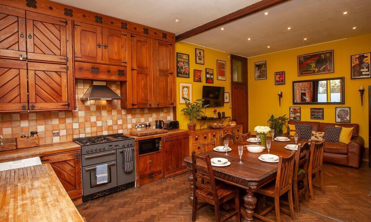 Photo of Livingroom in Box