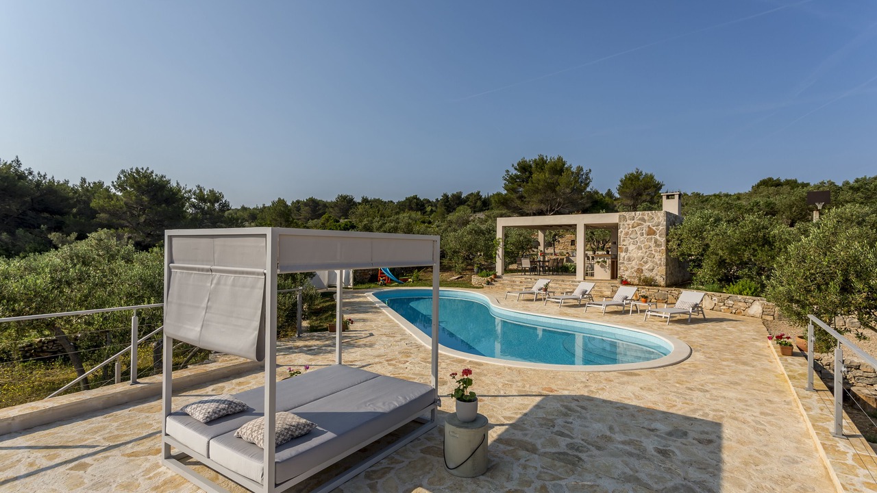 Photo of Outdoor in Grohote