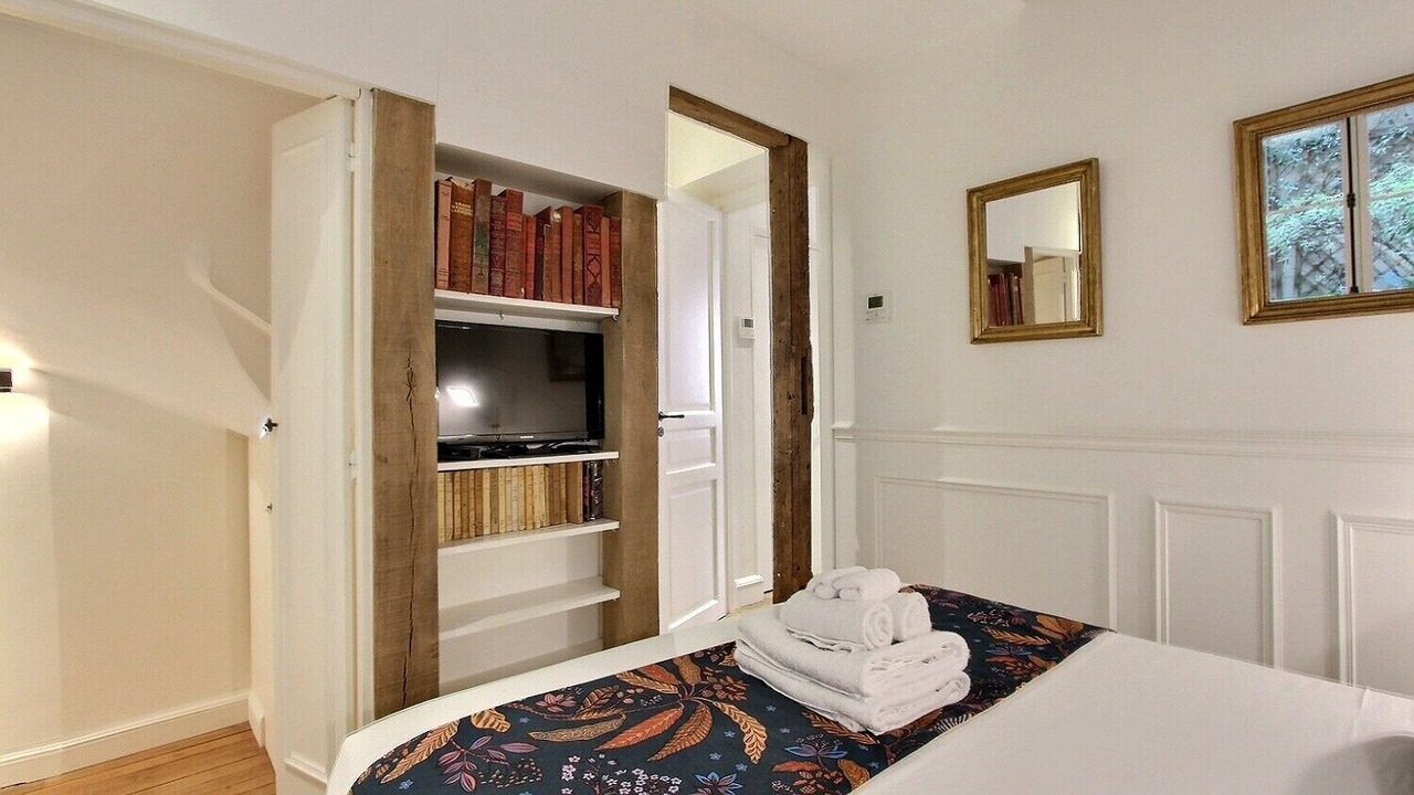 Photo of Bedroom in 6th Arrondissement