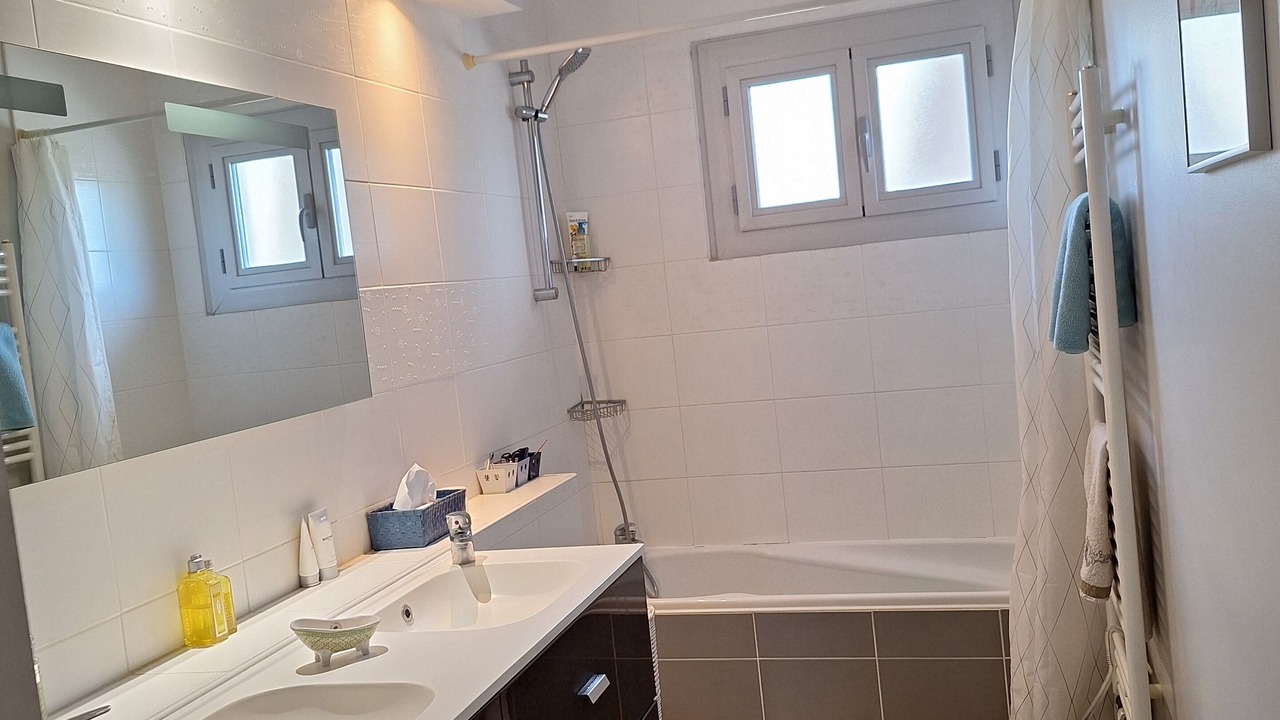 Photo of Bathroom in Les Beaux-Arts