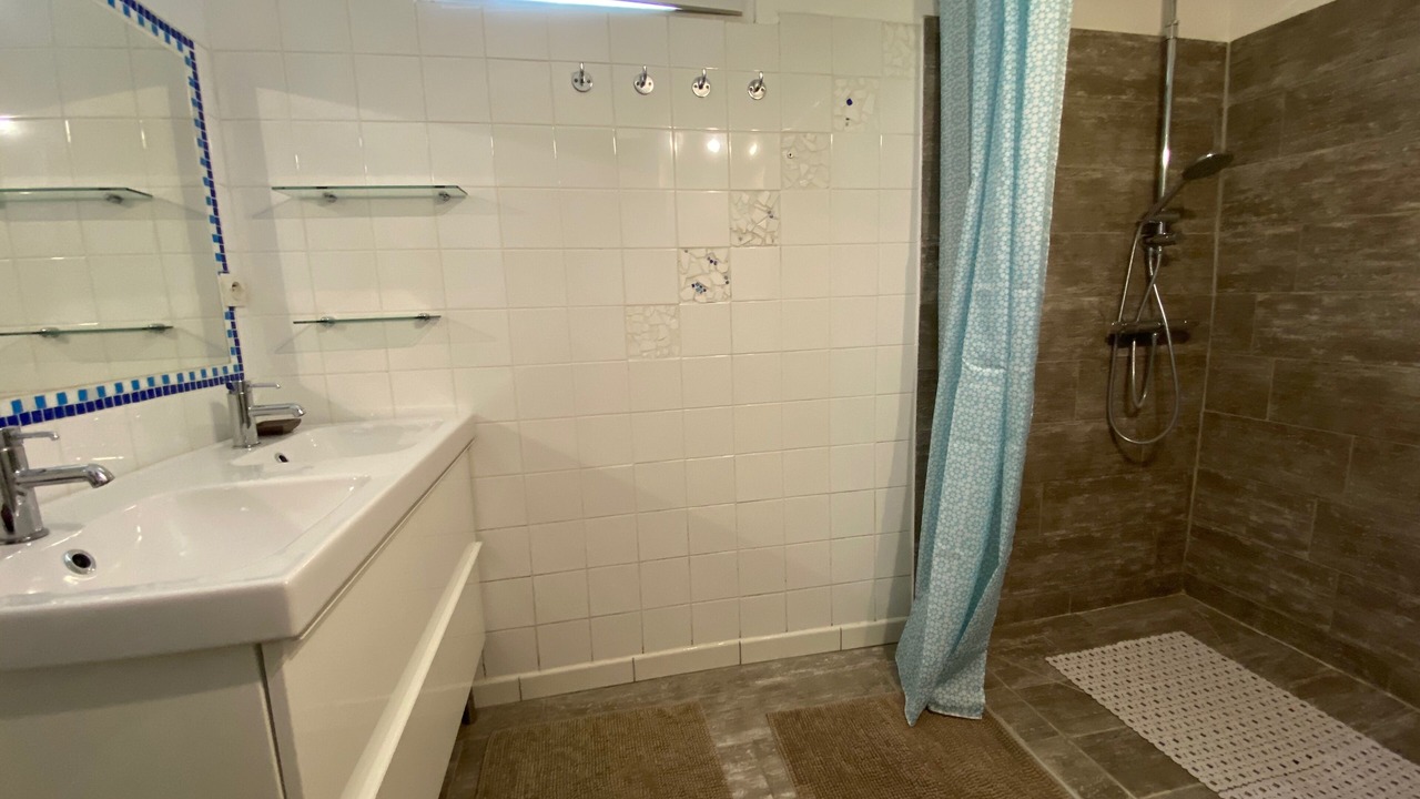 Photo of Bathroom in Verneuil-sur-Indre