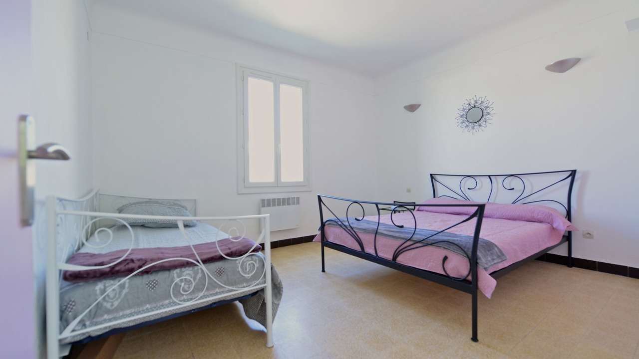 Photo of Bedroom in Sorgues