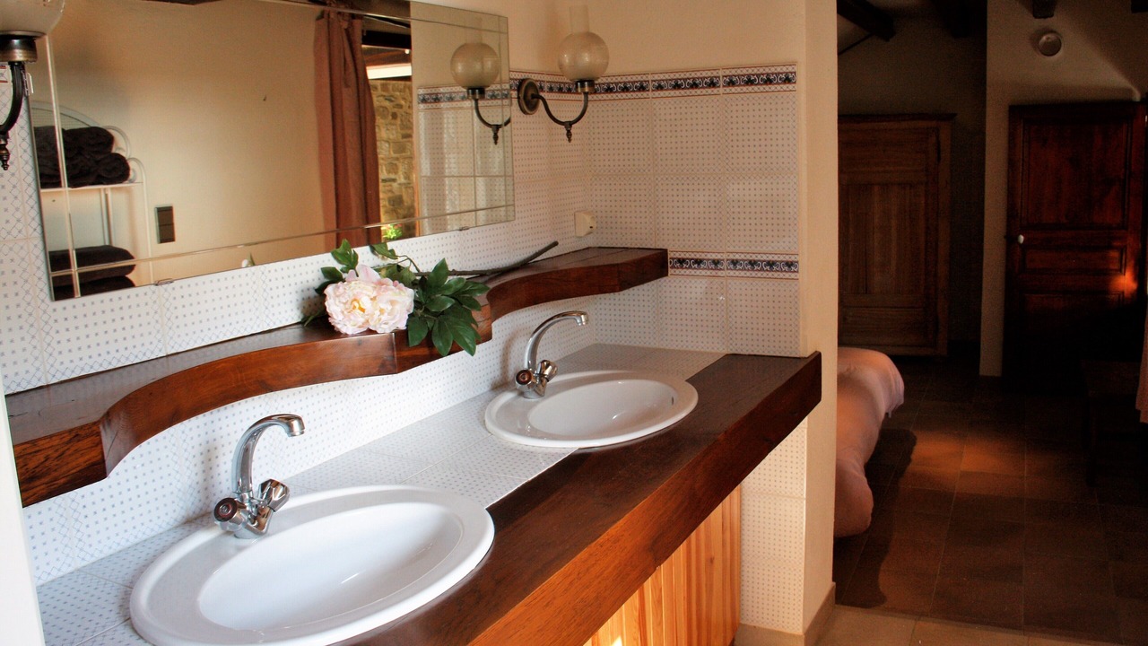 Photo of Bathroom in Castelnau-Pegayrols