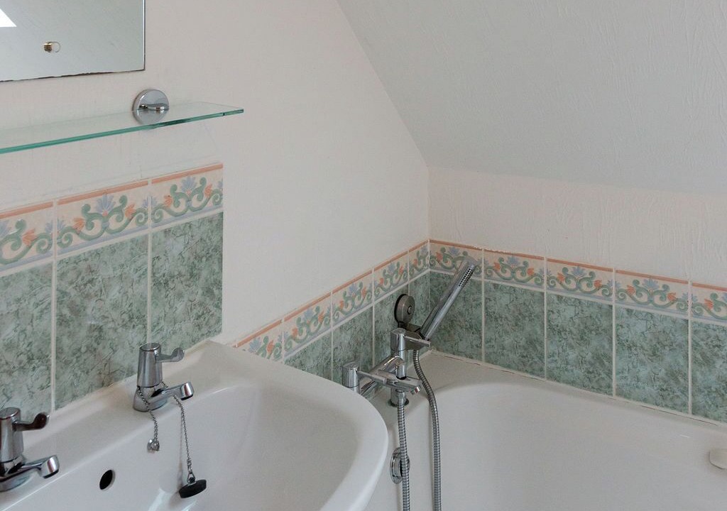 Photo of Bathroom in St Margaret's at Cliffe