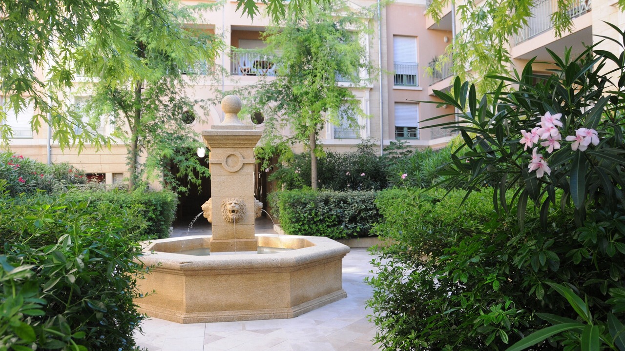 Photo of Outdoor in Mazarin Quarter