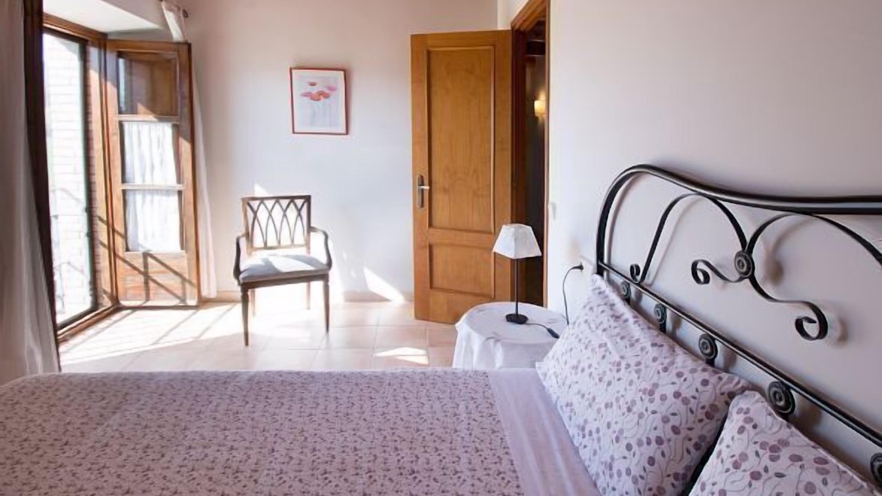 Photo of Bedroom in Maia de Montcal