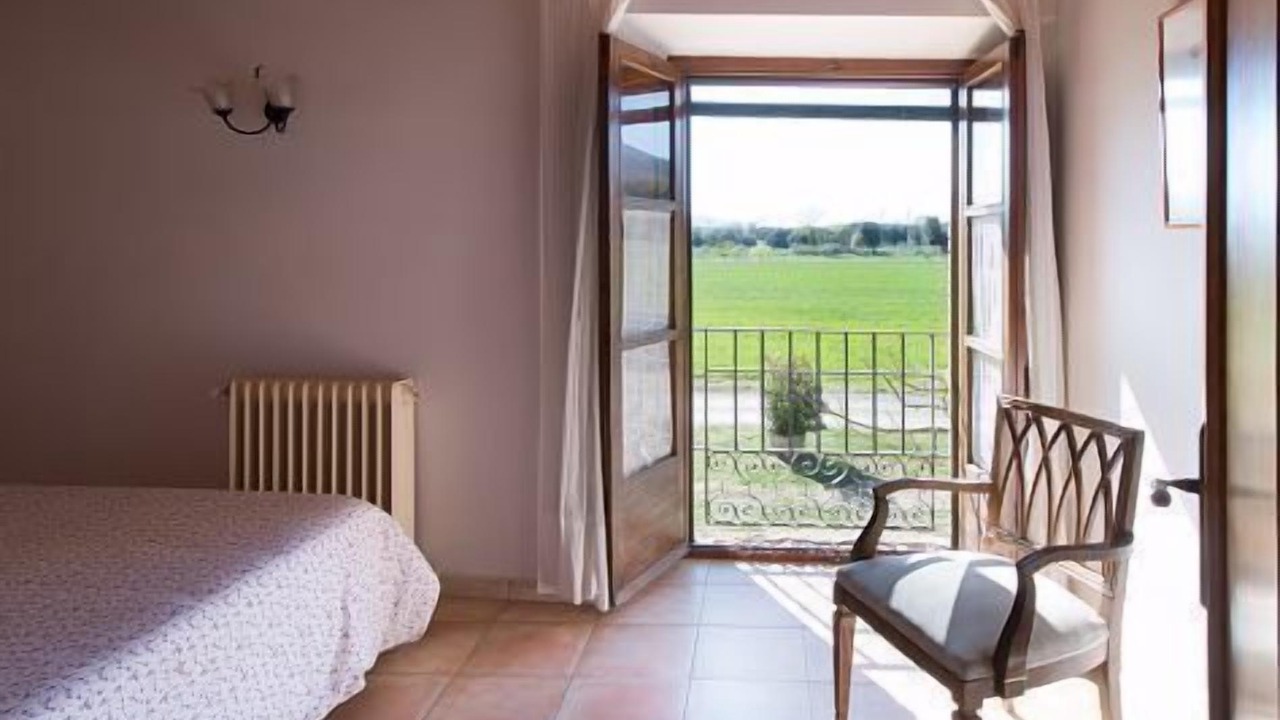 Photo of Bedroom in Maia de Montcal