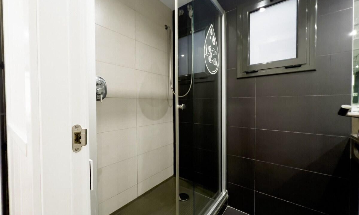 Photo of Bathroom in el Camp d'en Grassot i Gracia Nova