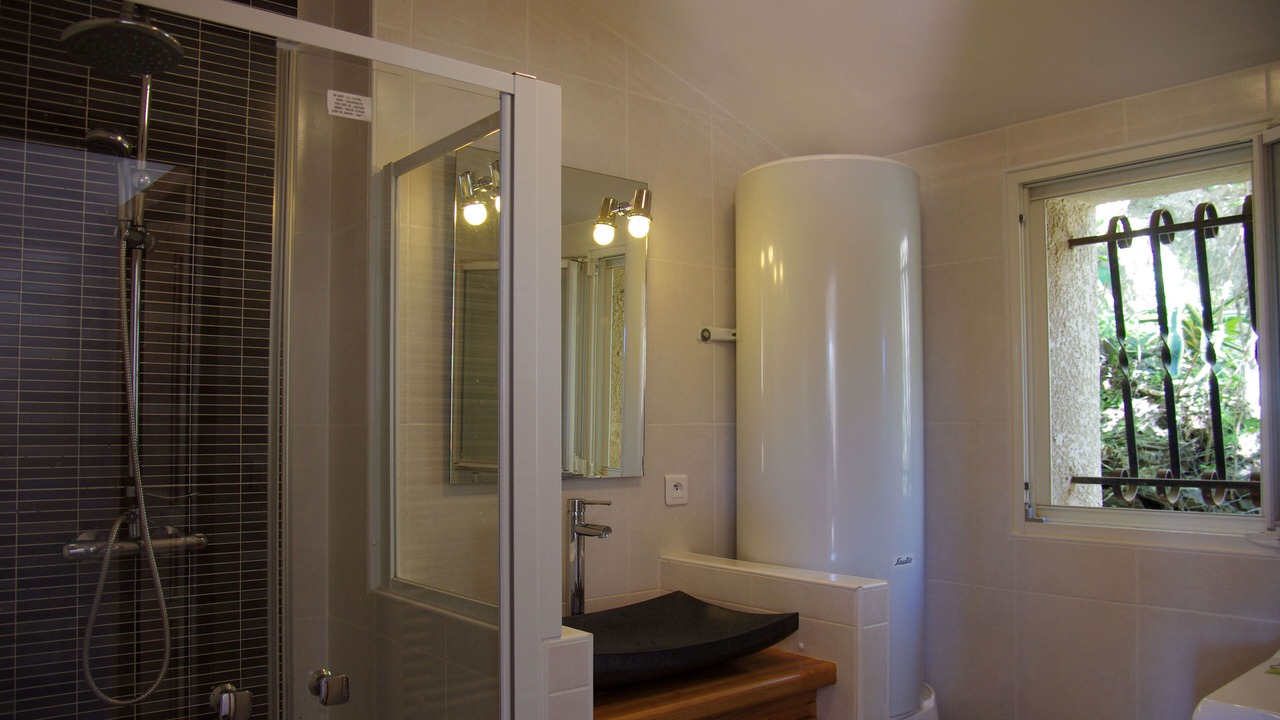 Photo of Bathroom in Port-Vendres