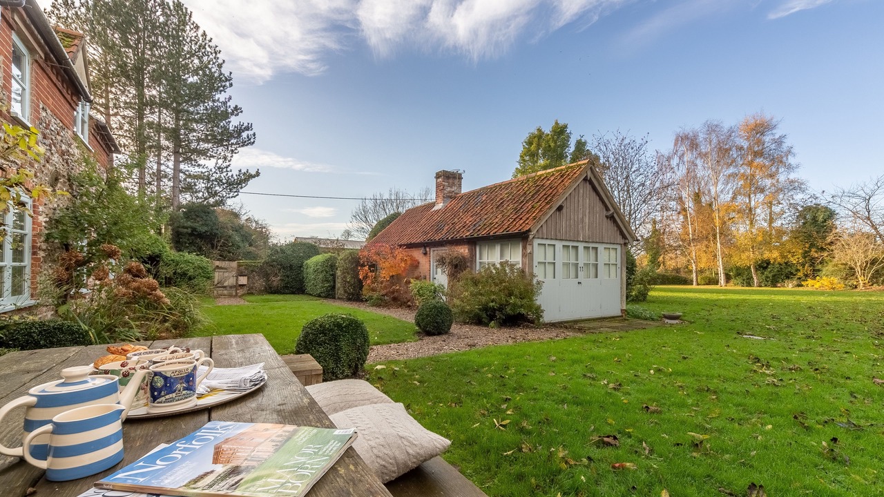 Photo of Outdoor in Field Dalling