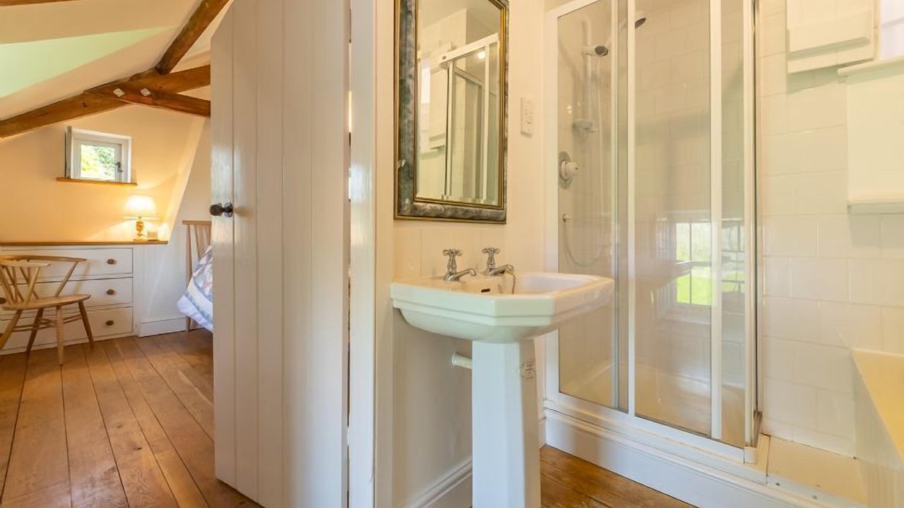 Photo of Others in Field Dalling