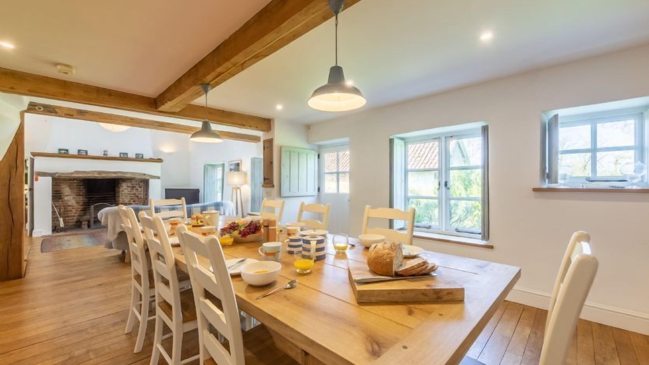 Photo of Others in Field Dalling