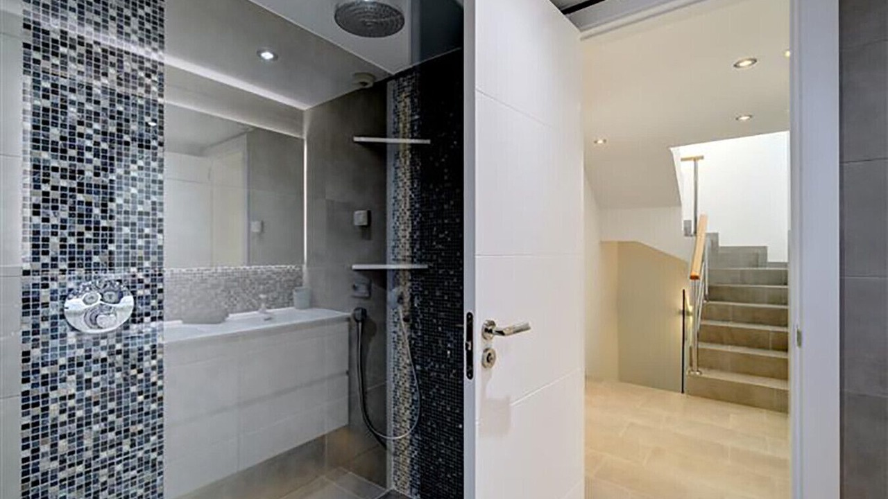 Photo of Bathroom in Golden Mile