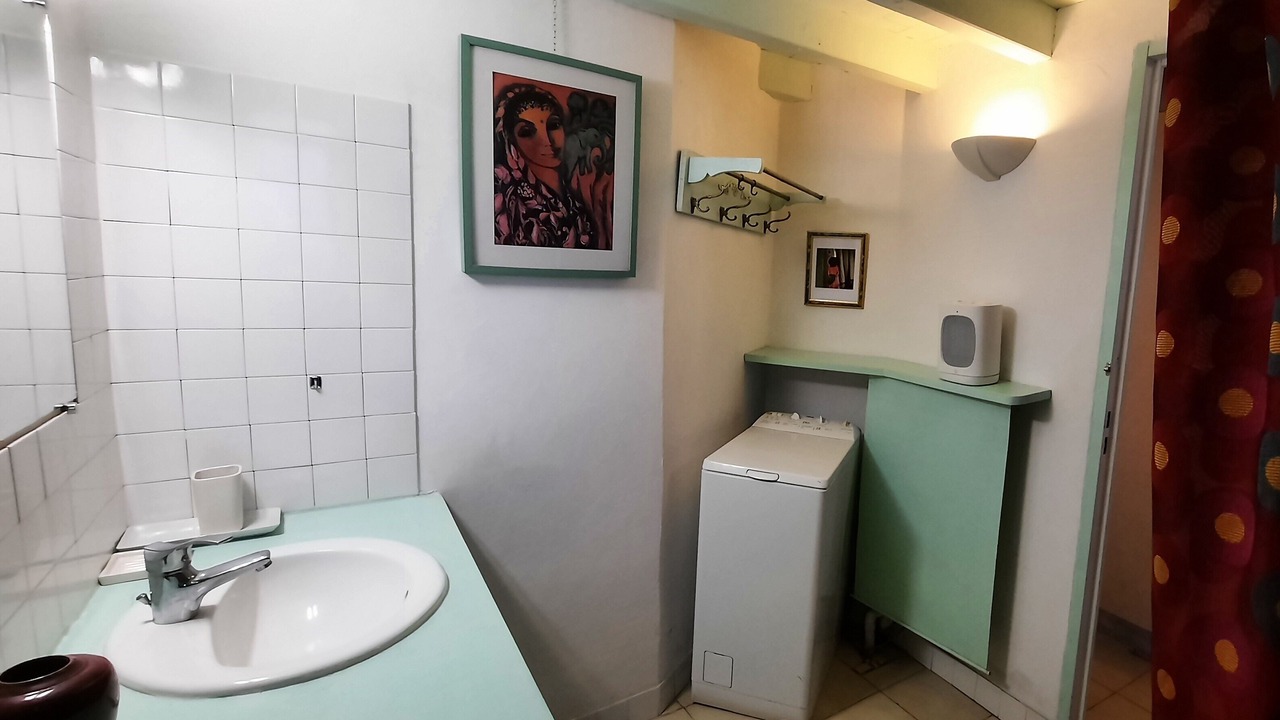 Photo of Bathroom in Larbont