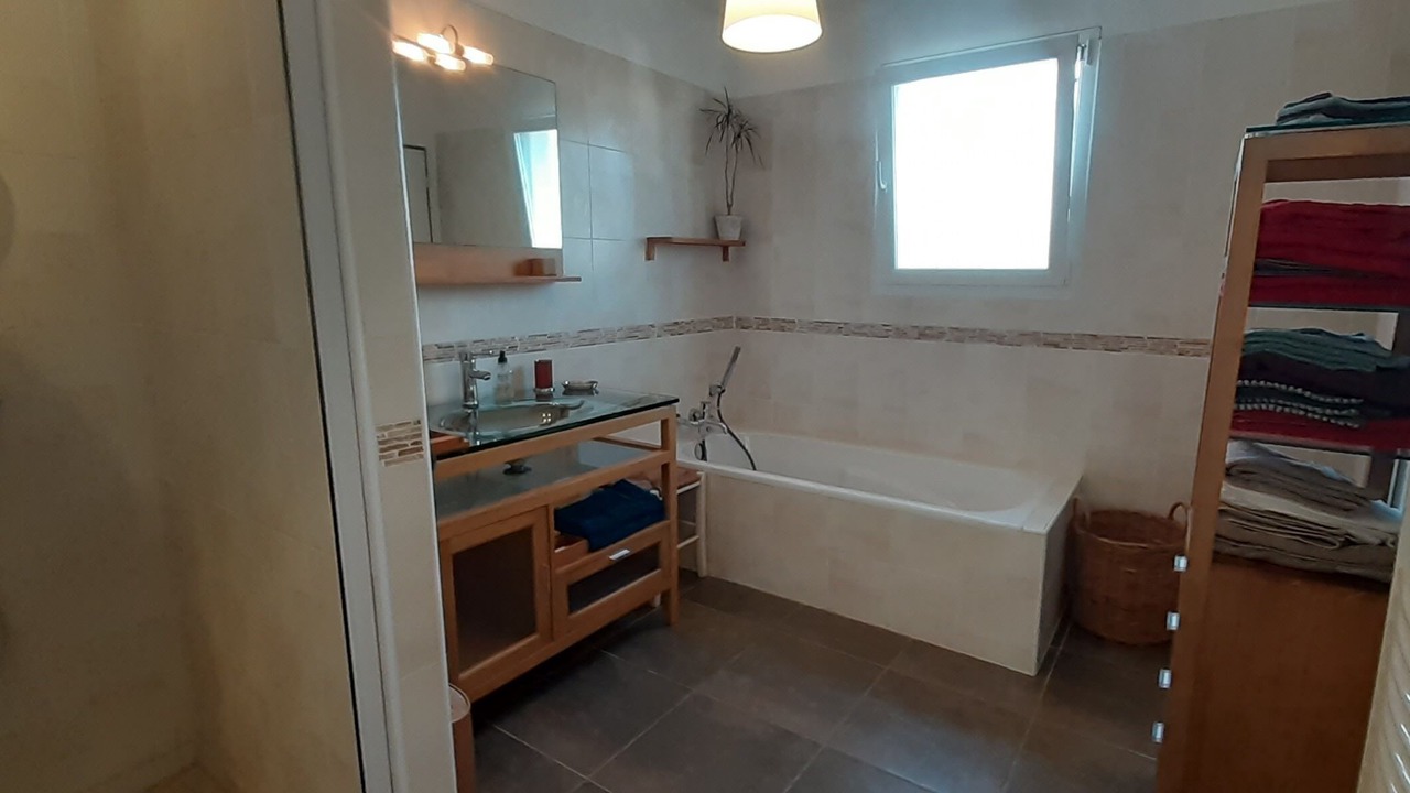 Photo of Bathroom in Sete