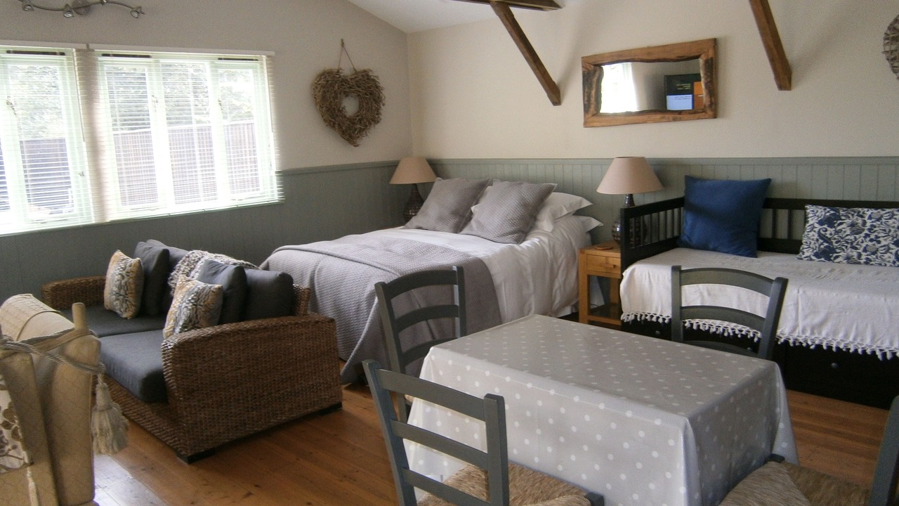 Photo of Others in Tiptoe