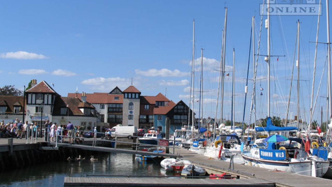 Photo of Others in Tiptoe