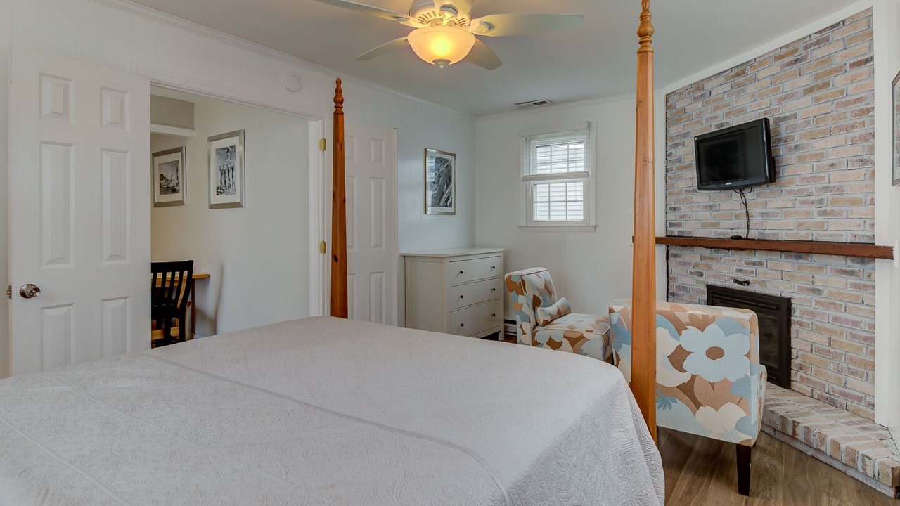 Photo of Bedroom in Village Green