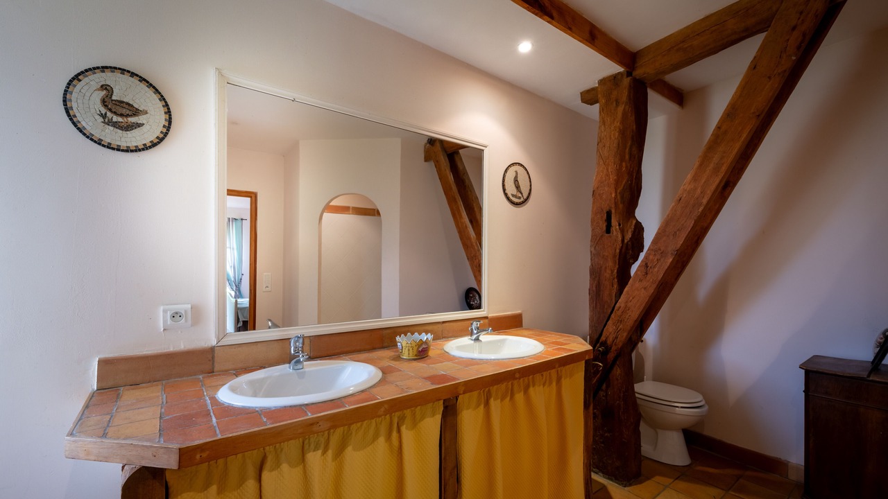 Photo of Bathroom in Castera-Verduzan