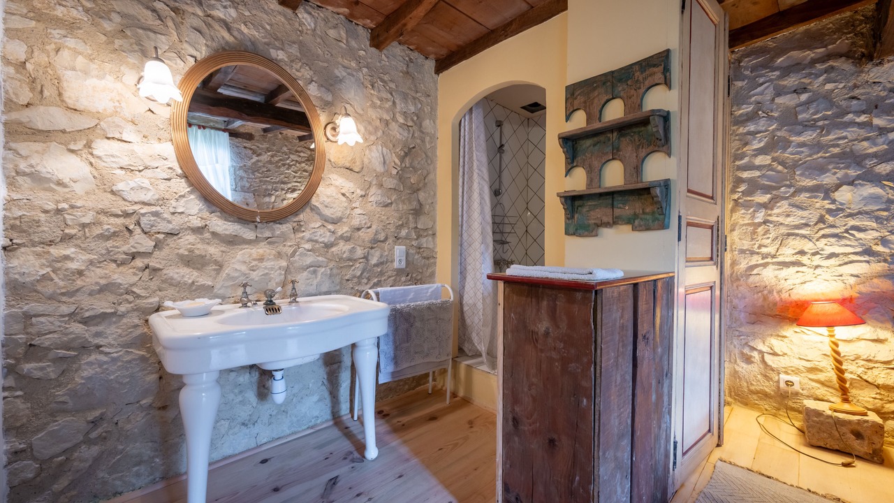 Photo of Bathroom in Castera-Verduzan