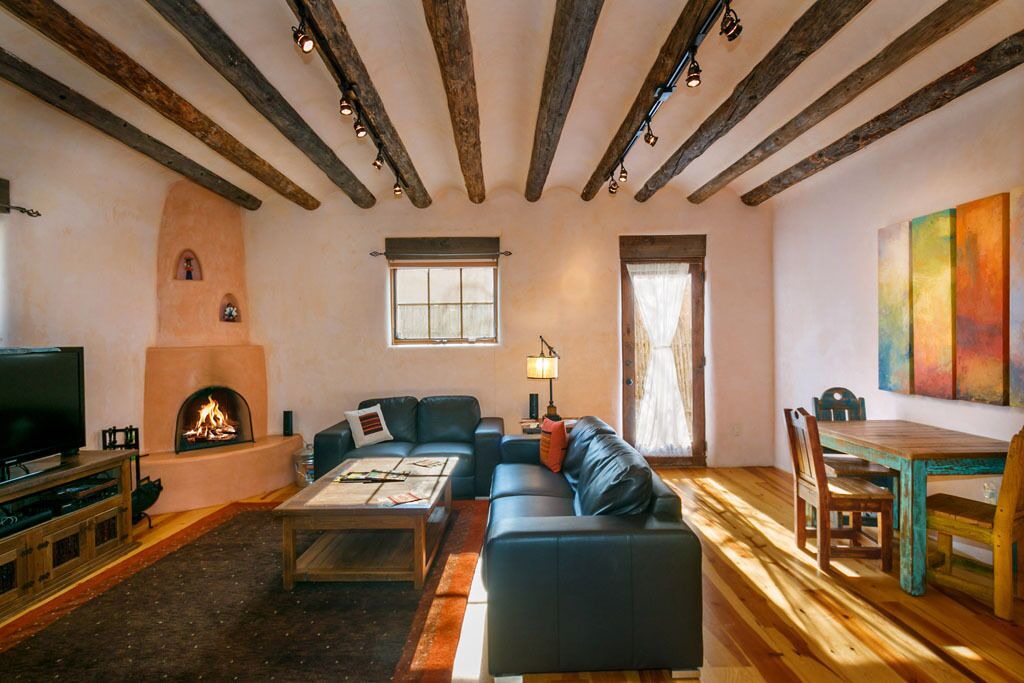 Photo of Livingroom in Historic Eastside