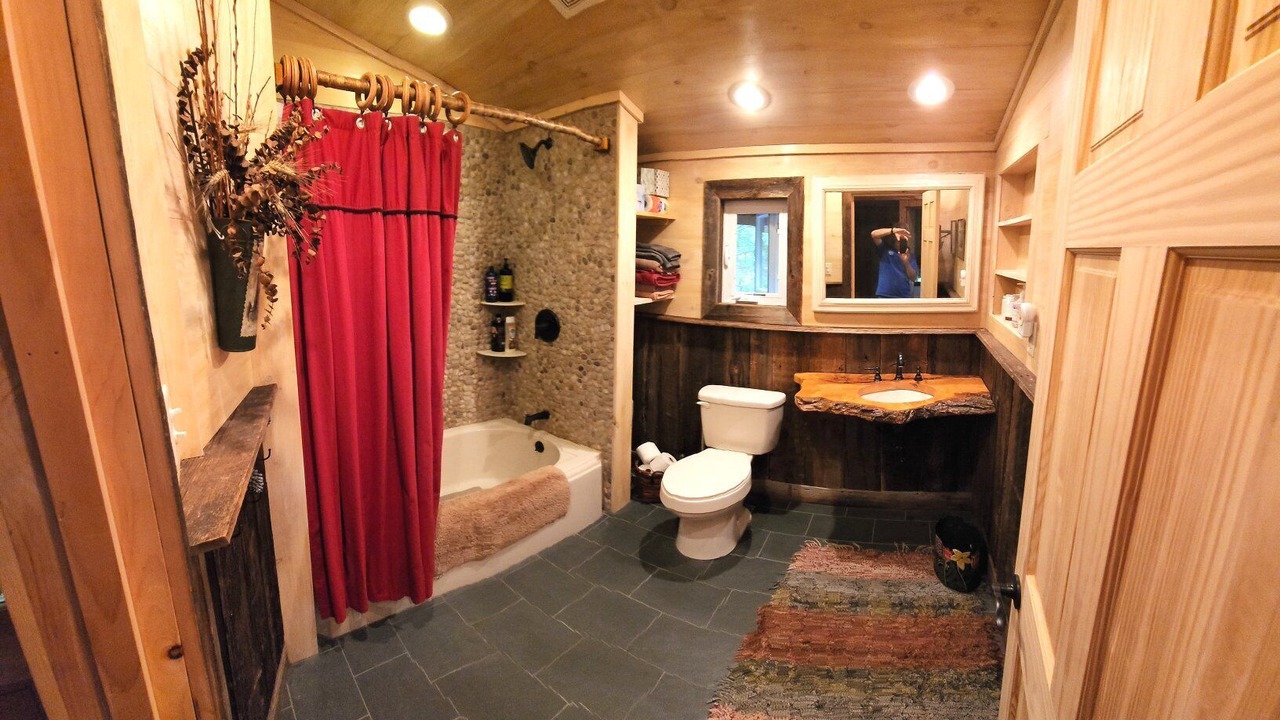 Photo of Bathroom in Pilot Knob