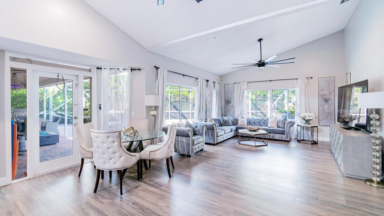 Photo of Livingroom in Lakefield South
