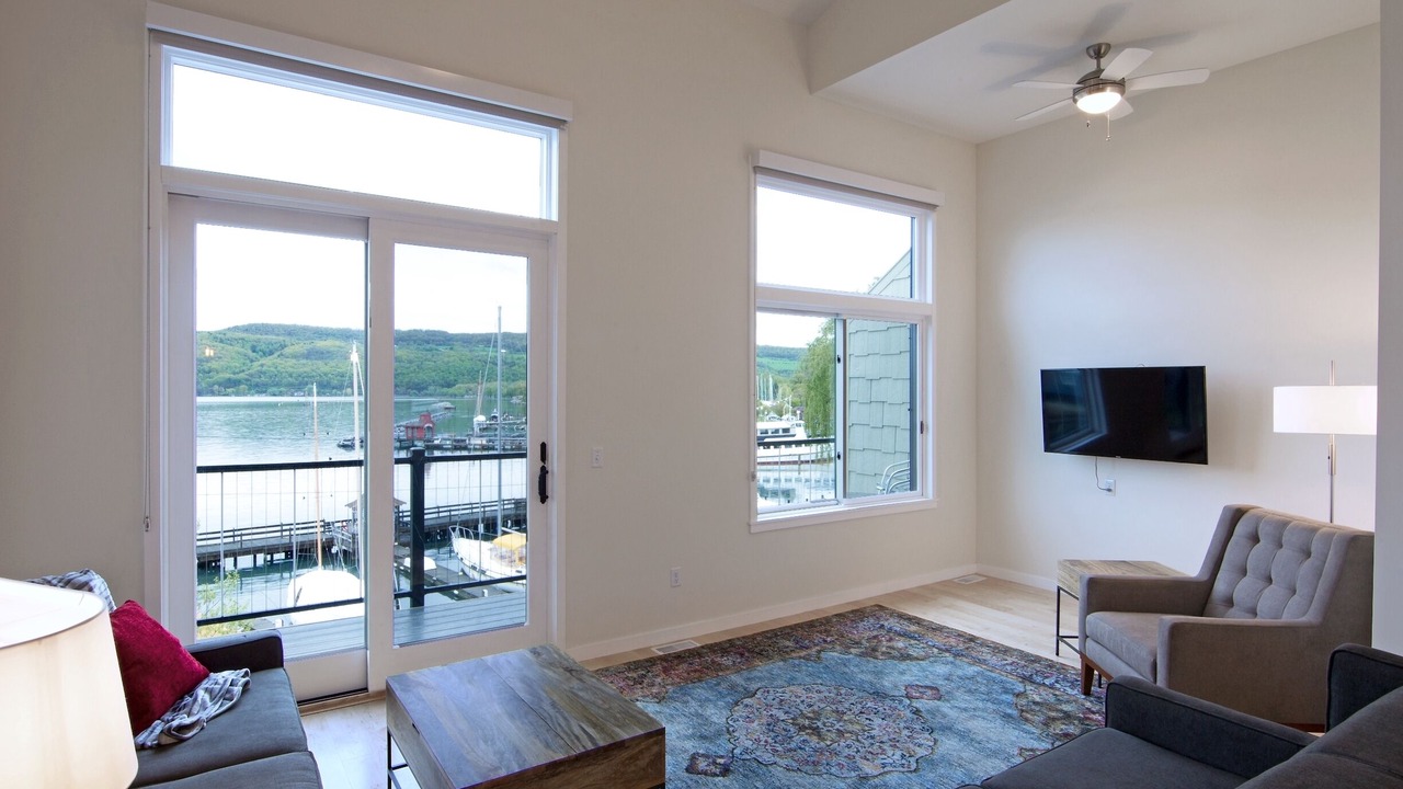 Photo of Livingroom in Town of Reading