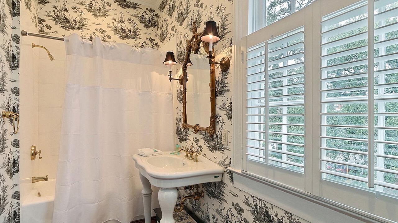 Photo of Bathroom in Savannah Victorian District