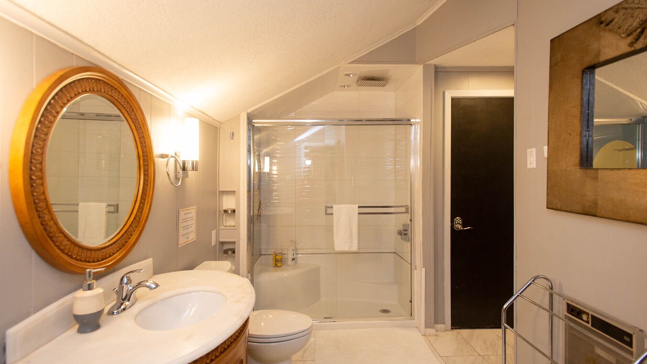 Photo of Bathroom in Seven Points