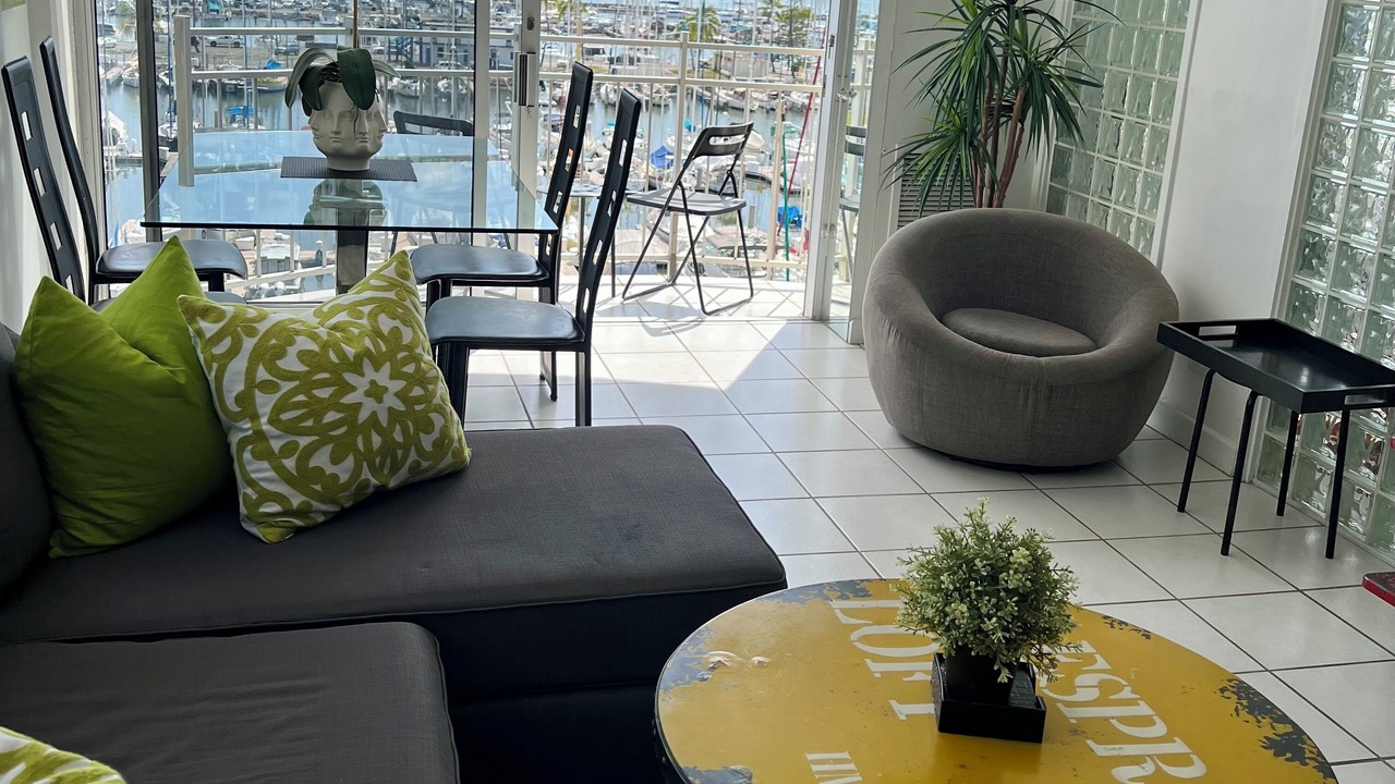 Photo of Livingroom in Waikiki
