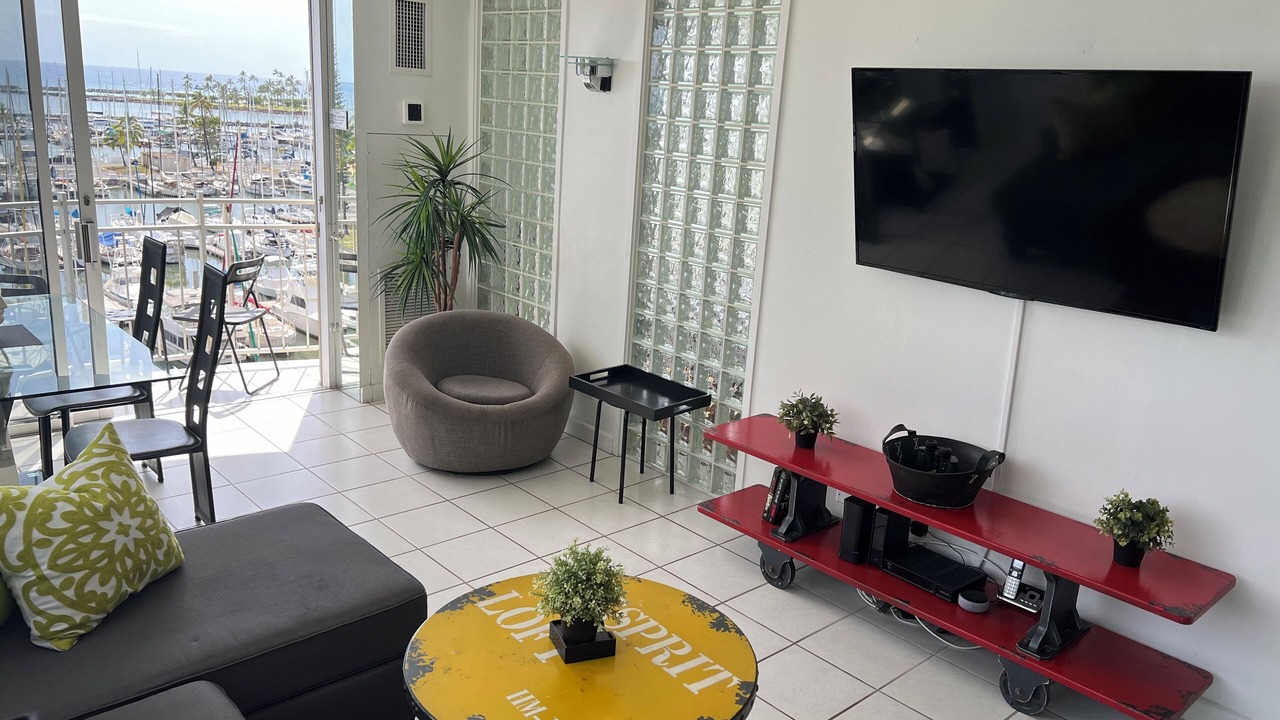 Photo of Livingroom in Waikiki