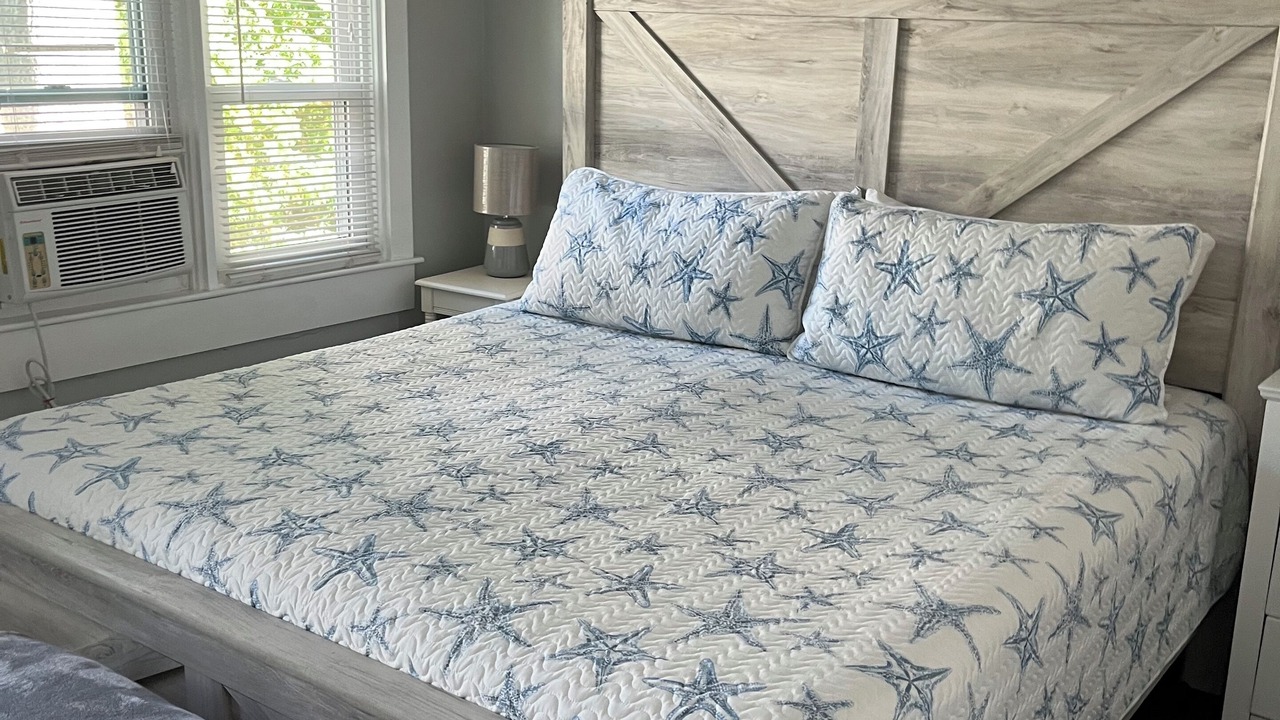 Photo of Bedroom in Popponesset