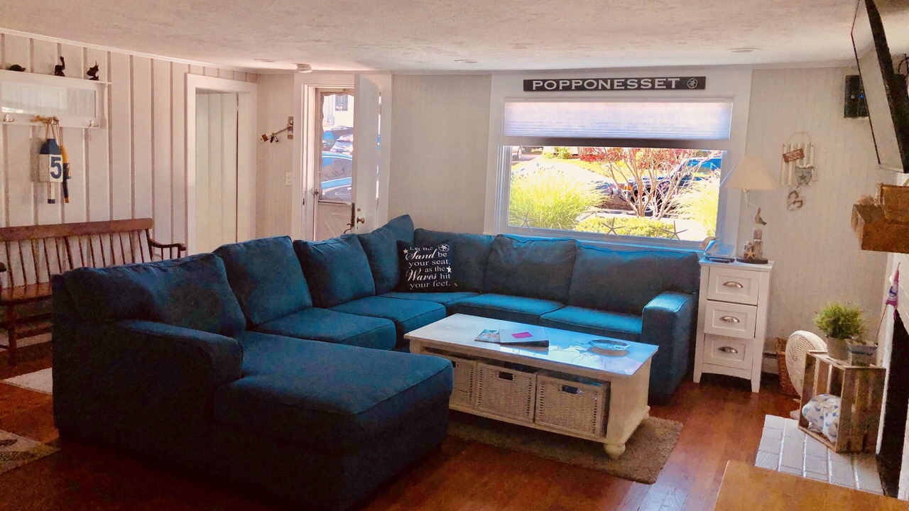 Photo of Bedroom in Popponesset