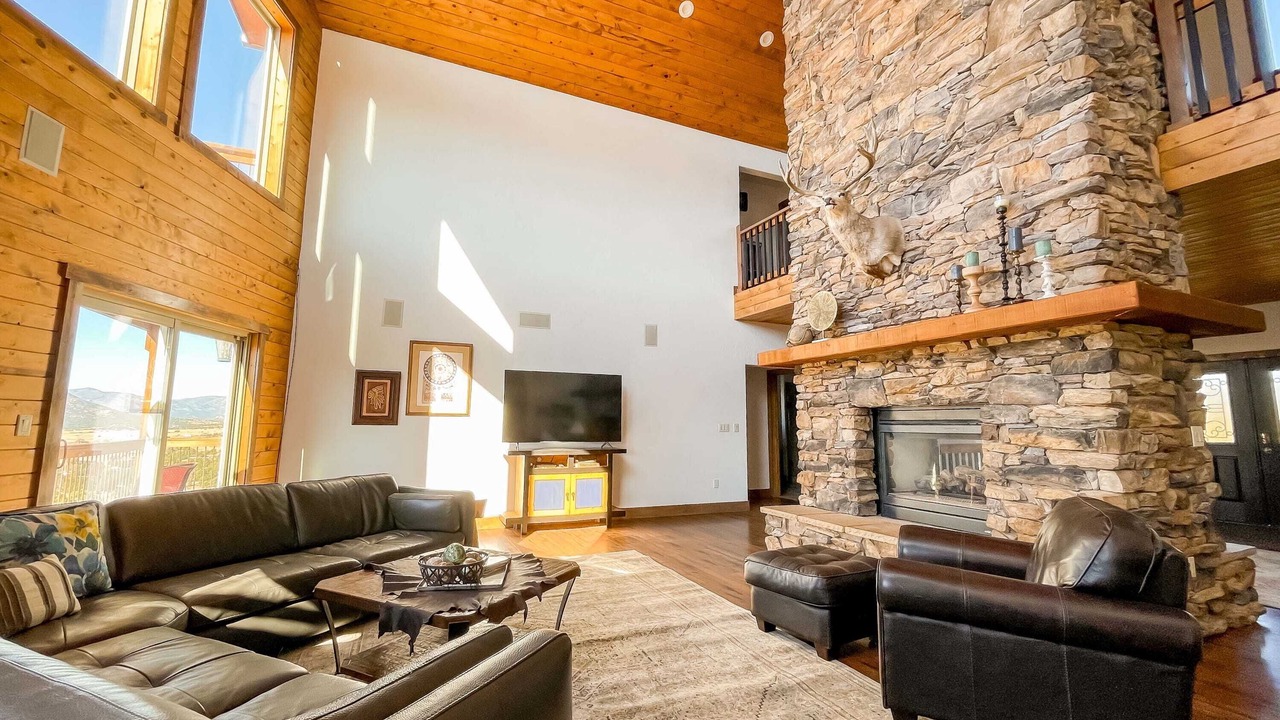 Photo of Livingroom in Canon City