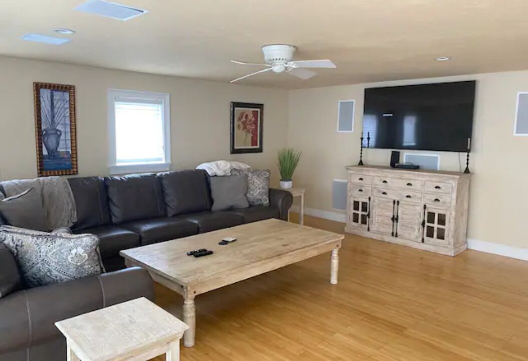 Photo of Livingroom in Ocean Bluff-Brant Rock