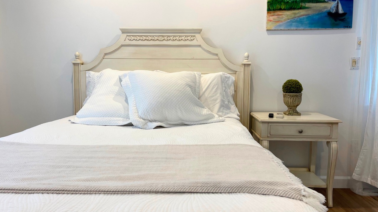 Photo of Bedroom in Prides Crossing