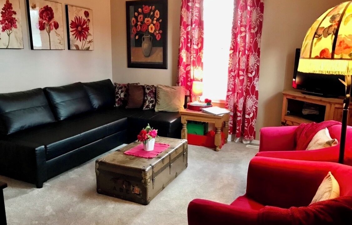 Photo of Livingroom in McKenzie Towne