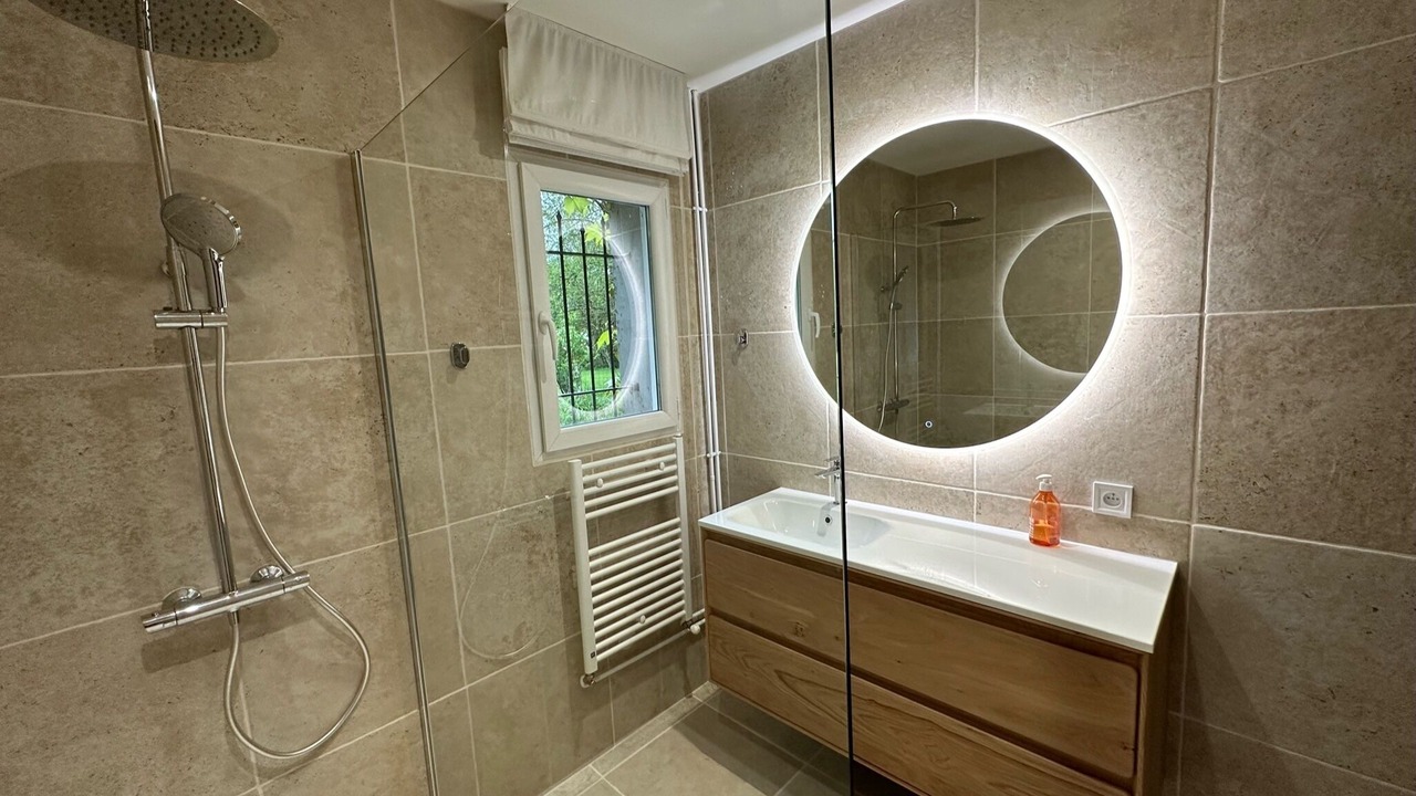 Photo of Bathroom in Le-Petit-Pressigny