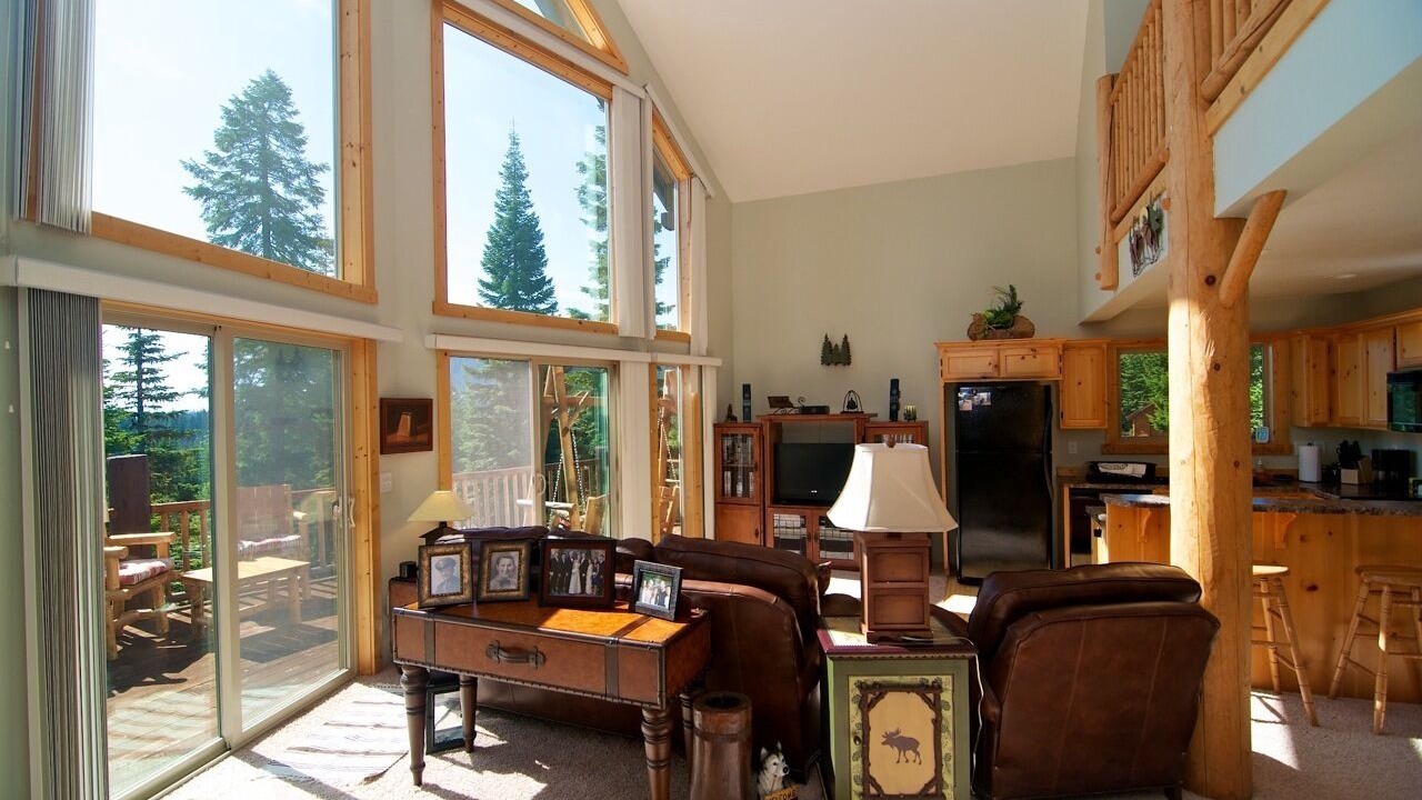 Photo of Livingroom in Klamath Falls