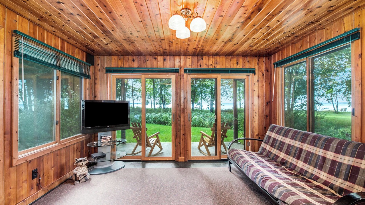 Photo of Livingroom in Mullett Lake
