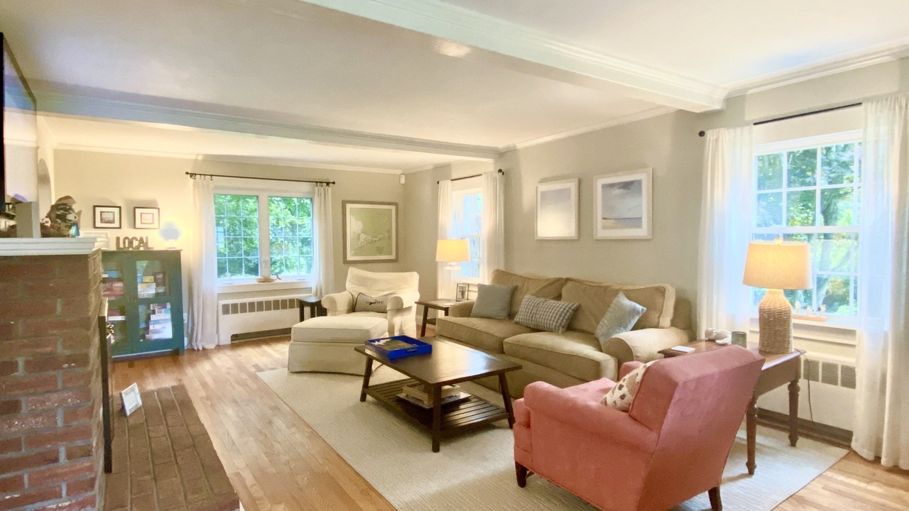 Photo of Livingroom in Brewster