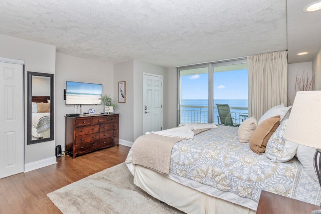 Photo of Bedroom in Arcadian Shores