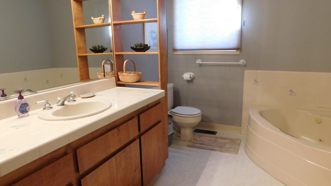 Photo of Bathroom in McArthur