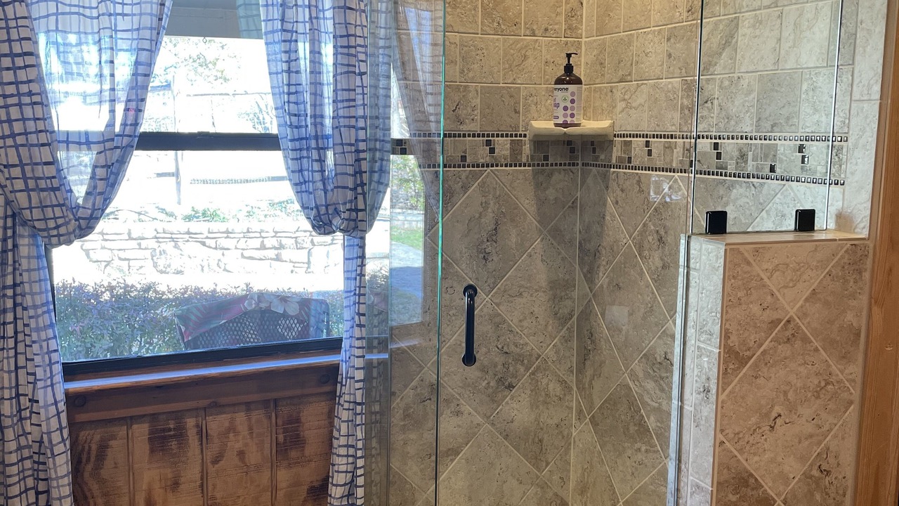 Photo of Bathroom in Hunt