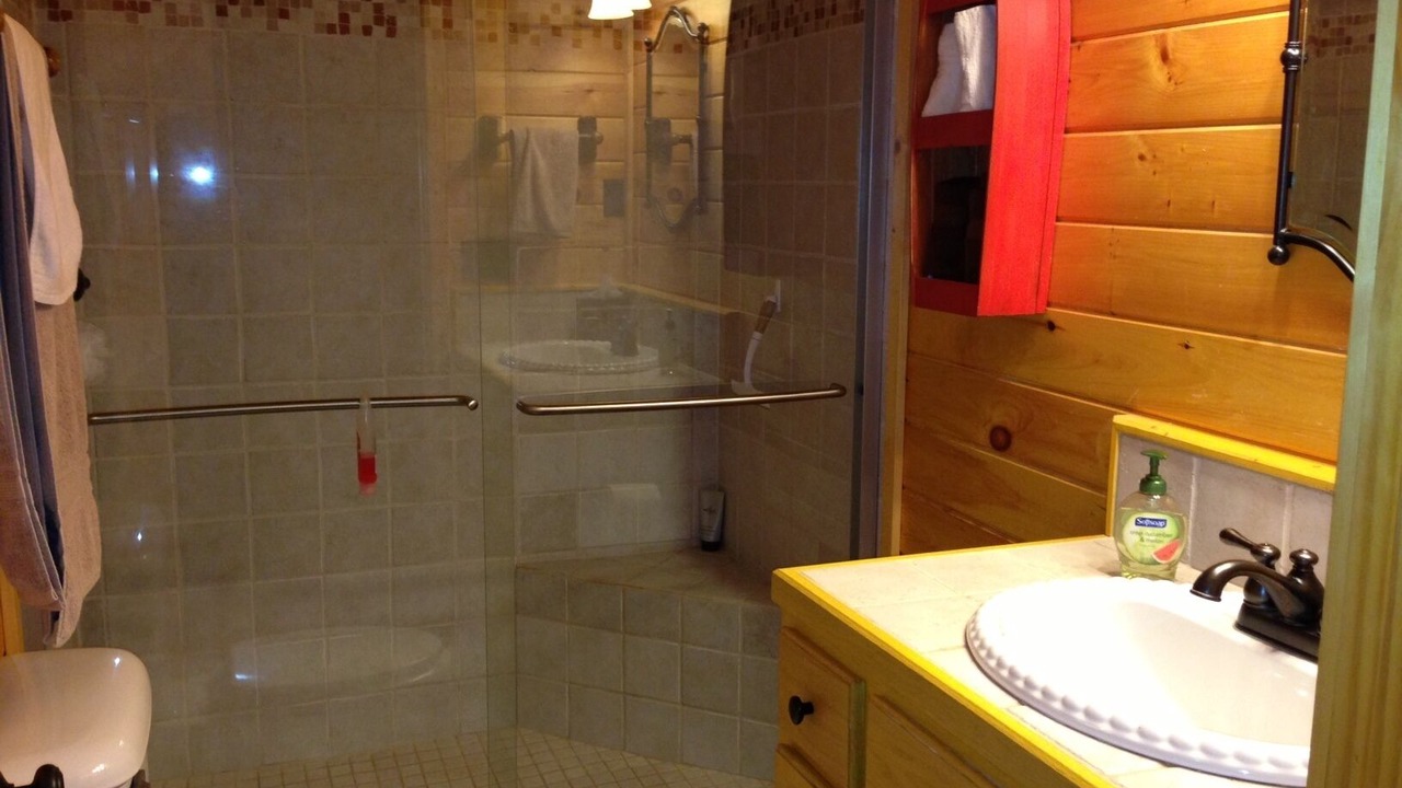 Photo of Bathroom in Rising Fawn