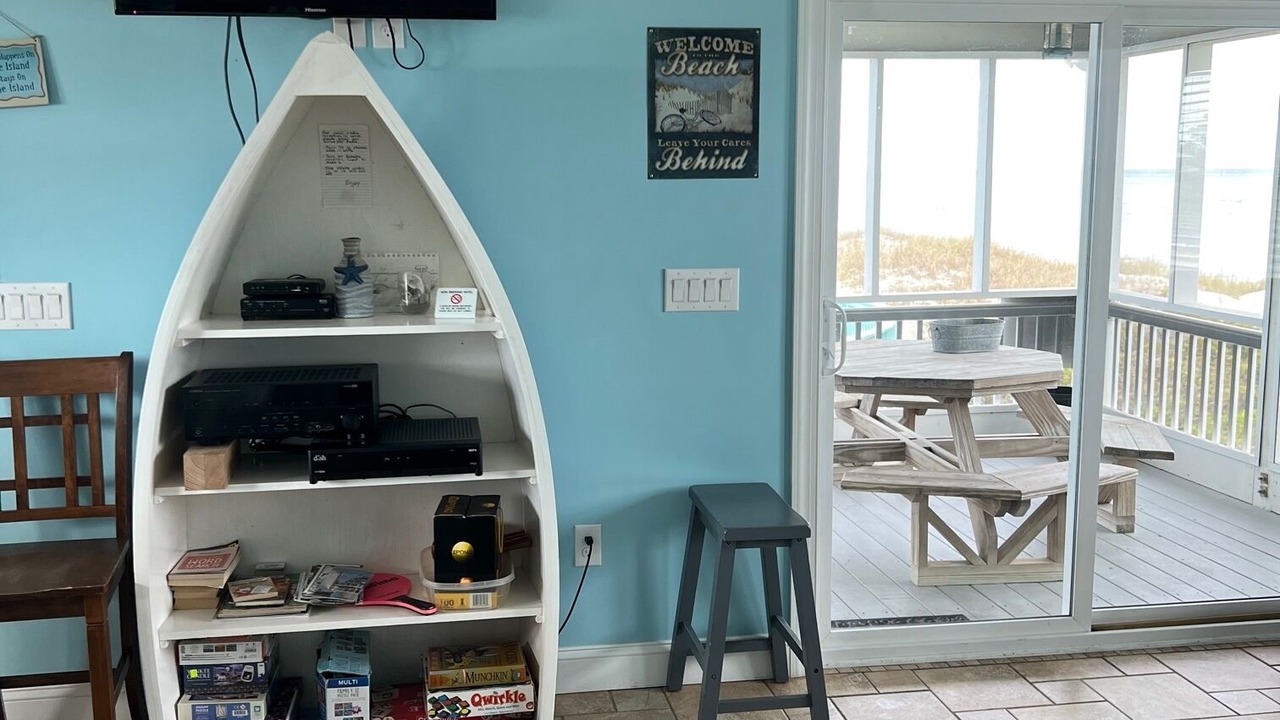 Photo of Livingroom in Cedar Island