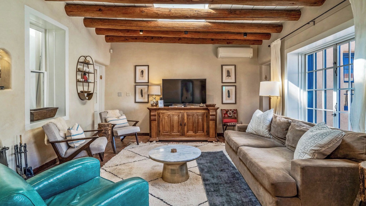 Photo of Livingroom in Historic Eastside