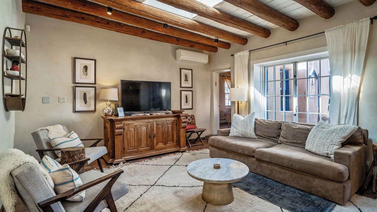 Photo of Livingroom in Historic Eastside