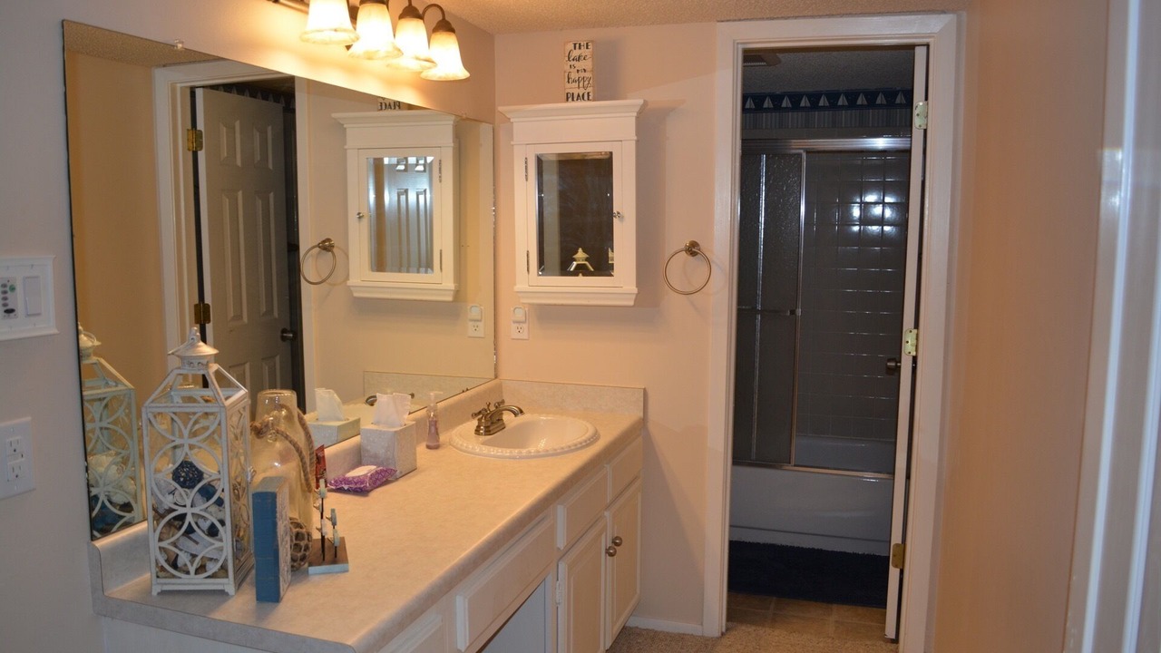Photo of Bathroom in Point Venture